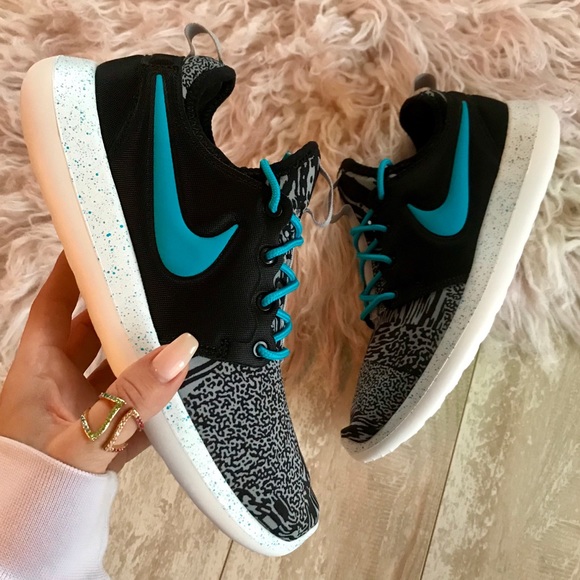 nike air max roshe two leather premium oreo